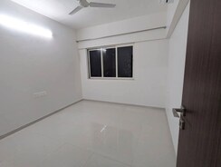 2 BHK + Extra Room Apartment For Rent in Omkar Signet