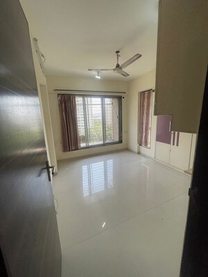 Room in 2 BHK Apartment at Dss Mahavir Millennium, Vasant Vihar – for Rent