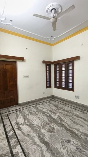 Room in 2 BHK Independent House at Vishesh Khand, Gomti Nagar – for Rent