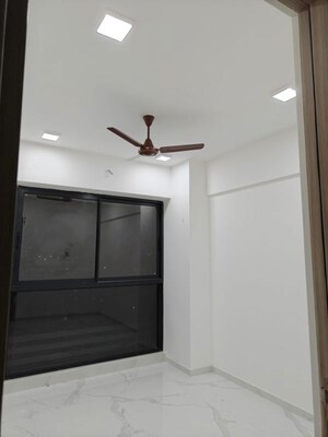 Furnished Amenities in 2 BHK Apartment at Prescon Midtown Bay, Mahim West – for Rent