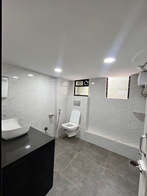 Master Bedroom in 2 BHK Apartment at Andheri West – for Rent