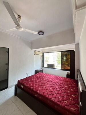 Bedroom in 2 BHK Apartment at Andheri West – for Rent