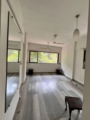 Master Bedroom in 2 BHK Apartment at Andheri West – for Rent