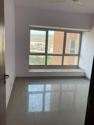 Room in 4 BHK Apartment at DB Woods, Goregaon East – for Rent
