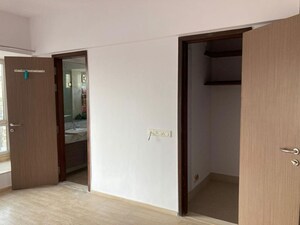 Room in 4 BHK Apartment at DB Woods, Goregaon East – for Rent