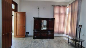 Room in 6 BHK Independent House at Jayanagar – for Rent