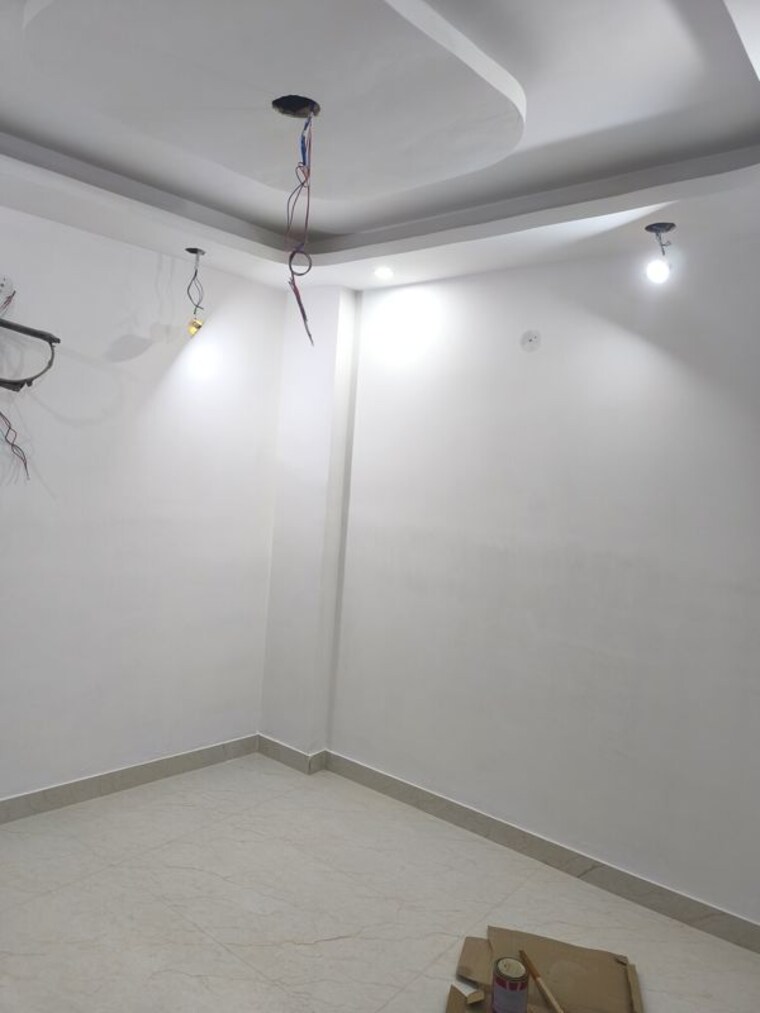 Room, sector 7 dwarka Commercial Shop 700 Sq.Ft. In Sector 7 Dwarka Delhi 10372086