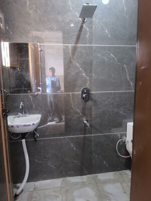 Bathroom in 1 BHK Builder Floor at Sector 7 Dwarka – for Rent