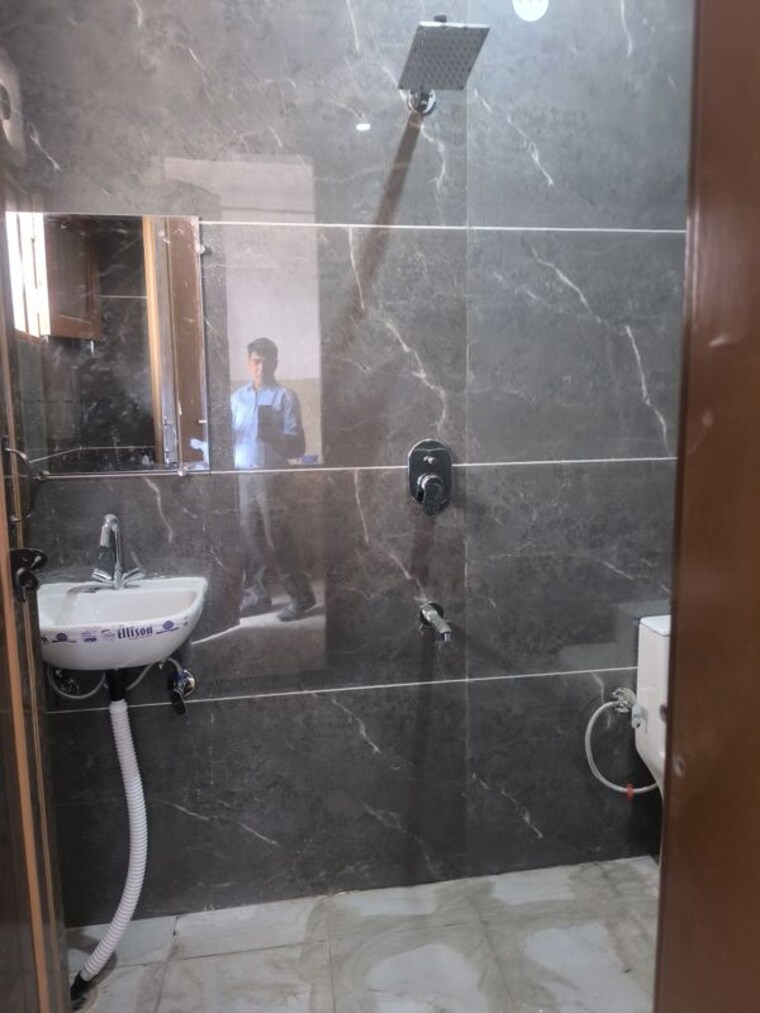 Bathroom, sector 7 dwarka 1 Bedroom 500 Sq.Ft. Builder Floor In Sector 7 Dwarka Delhi 10372095