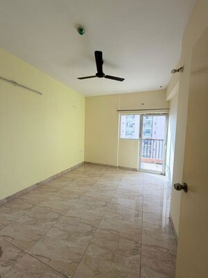 Room in 3.5 BHK Apartment at Gaur City 2, Sector 16c Greater Noida – for Sale