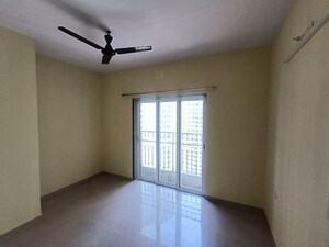 Room in 2 BHK Apartment at Indiabulls Park, New Panvel – for Rent