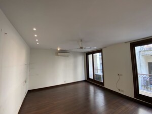 Room in 3 BHK Builder Floor at Greater Kailash I – for Rent