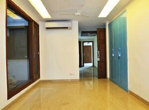 Room in 4 BHK Builder Floor at Greater Kailash I – for Rent