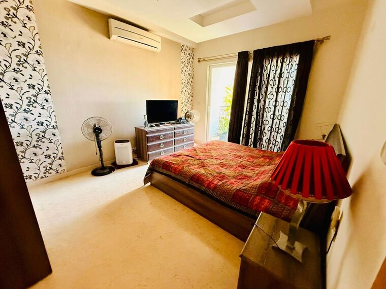 Bedroom, mantri-espana 5 Bedroom 3600 Sq.Ft. Apartment In Outer Ring Road Bangalore 10372131