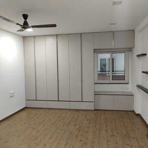 Room in 3 BHK Apartment at RNP 1, Kondapur – for Rent