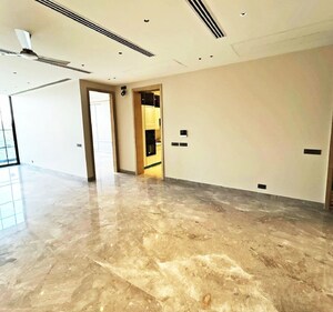 Room in 4 BHK Builder Floor at Greater Kailash I – for Rent