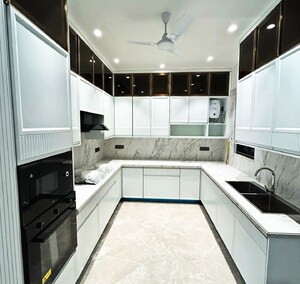 Team Area in 4 BHK Builder Floor at Greater Kailash I – for Rent