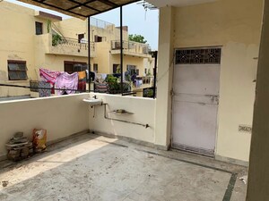 Kitchen in 2.5 BHK Apartment at Mayur Vihar – for Rent