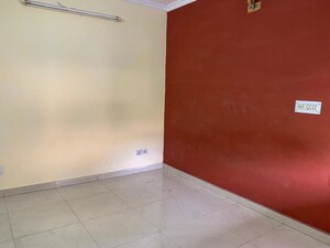 Room in 2.5 BHK Apartment at Mayur Vihar – for Rent