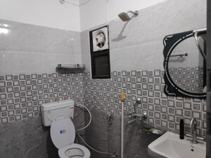 Team Area in 2 BHK Apartment at Shivpur – for Rent