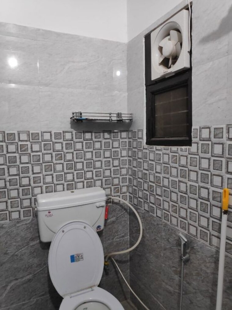 Bathroom, shivpur 2 Bedroom 1105 Sq.Ft. Apartment In Shivpur Varanasi 10372168