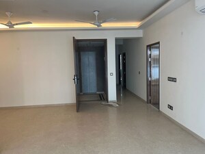 Room in 3 BHK Builder Floor at Dlf Phase ii – for Rent