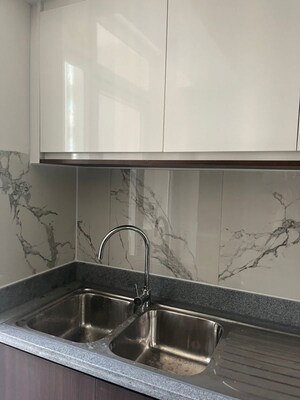 Kitchen in 3 BHK Builder Floor at Dlf Phase ii – for Rent
