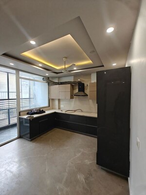 Kitchen in 3 BHK Builder Floor at Dlf Phase ii – for Rent