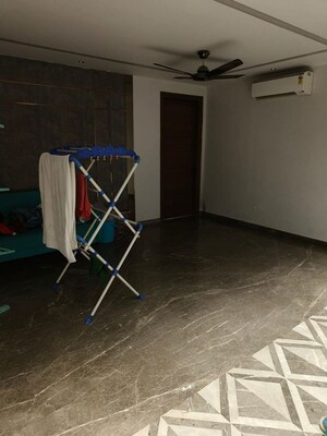 Staircase in 4 BHK Builder Floor at Sector 27 – for Rent