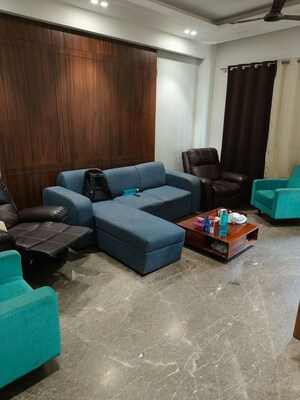Living Room in 4 BHK Builder Floor at Sector 27 – for Rent