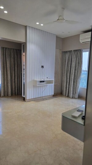 Room in 3 BHK Apartment at Nariman Point – for Rent