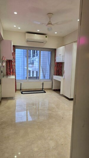 Room in 3 BHK Apartment at Nariman Point – for Rent