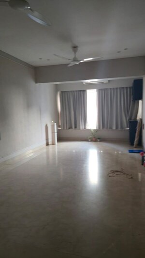 Room in 3 BHK Apartment at Nariman Point – for Rent