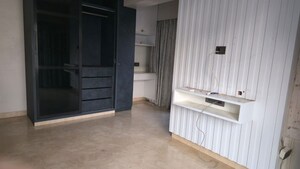 Room in 3 BHK Apartment at Nariman Point – for Rent