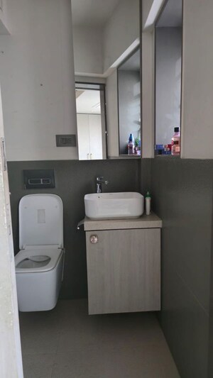 Team Area in 3 BHK Apartment at Nariman Point – for Rent
