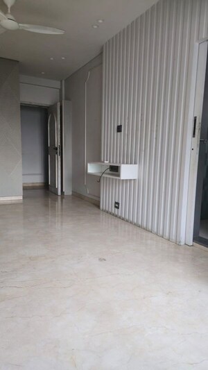 Room in 3 BHK Apartment at Nariman Point – for Rent