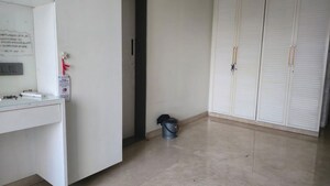 Room in 3 BHK Apartment at Nariman Point – for Rent