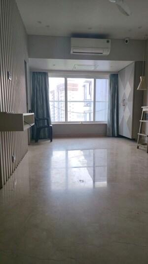 Room in 3 BHK Apartment at Nariman Point – for Rent