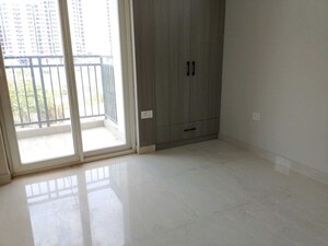 Room in 3 BHK Apartment at Eldeco Live By The Greens, Sector 150 – for Rent