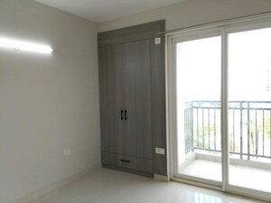 Room in 3 BHK Apartment at Eldeco Live By The Greens, Sector 150 – for Rent