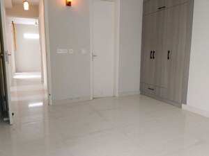 Room in 3 BHK Apartment at Eldeco Live By The Greens, Sector 150 – for Rent