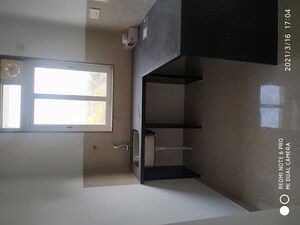 Room in 1.5 BHK Apartment at Kalpataru Elitus, Mulund West – for Rent