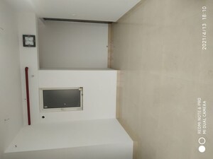 Room in 3 BHK Apartment at Kalpataru Elitus, Mulund West – for Rent