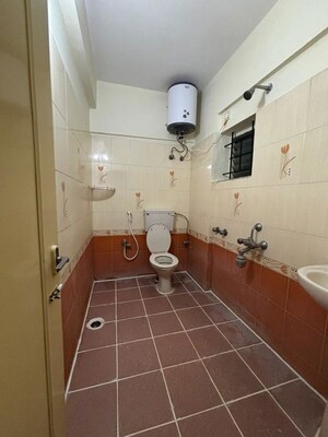 Bathroom in 2 BHK Apartment at Mahaveer Chalet, Kr Puram – for Rent