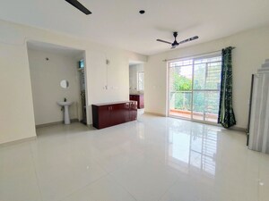Room in 2 BHK Apartment at Reliable Lake Dew Residency, Haralur Road – for Rent