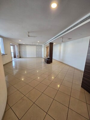 Bathroom in 3 BHK Apartment at Churchgate – for Rent