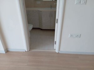 Room in 3 BHK Apartment at DLF The Skycourt, Sector 86 – for Sale