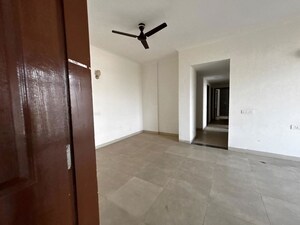 Room in 3 BHK Apartment at Jaypee Greens Pavilion Court, Sector 128 – for Rent