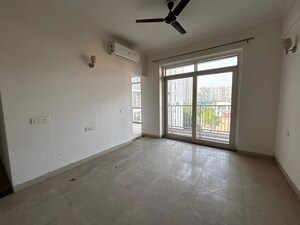 Room in 3 BHK Apartment at Jaypee Greens Pavilion Court, Sector 128 – for Rent