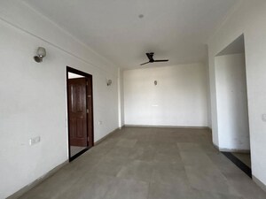 Room in 3 BHK Apartment at Jaypee Greens Pavilion Court, Sector 128 – for Rent